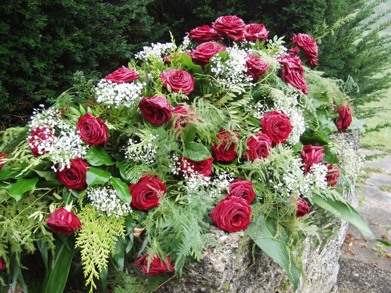 funeraire-LA ROQUETTE SUR VAR-min_roses-61203